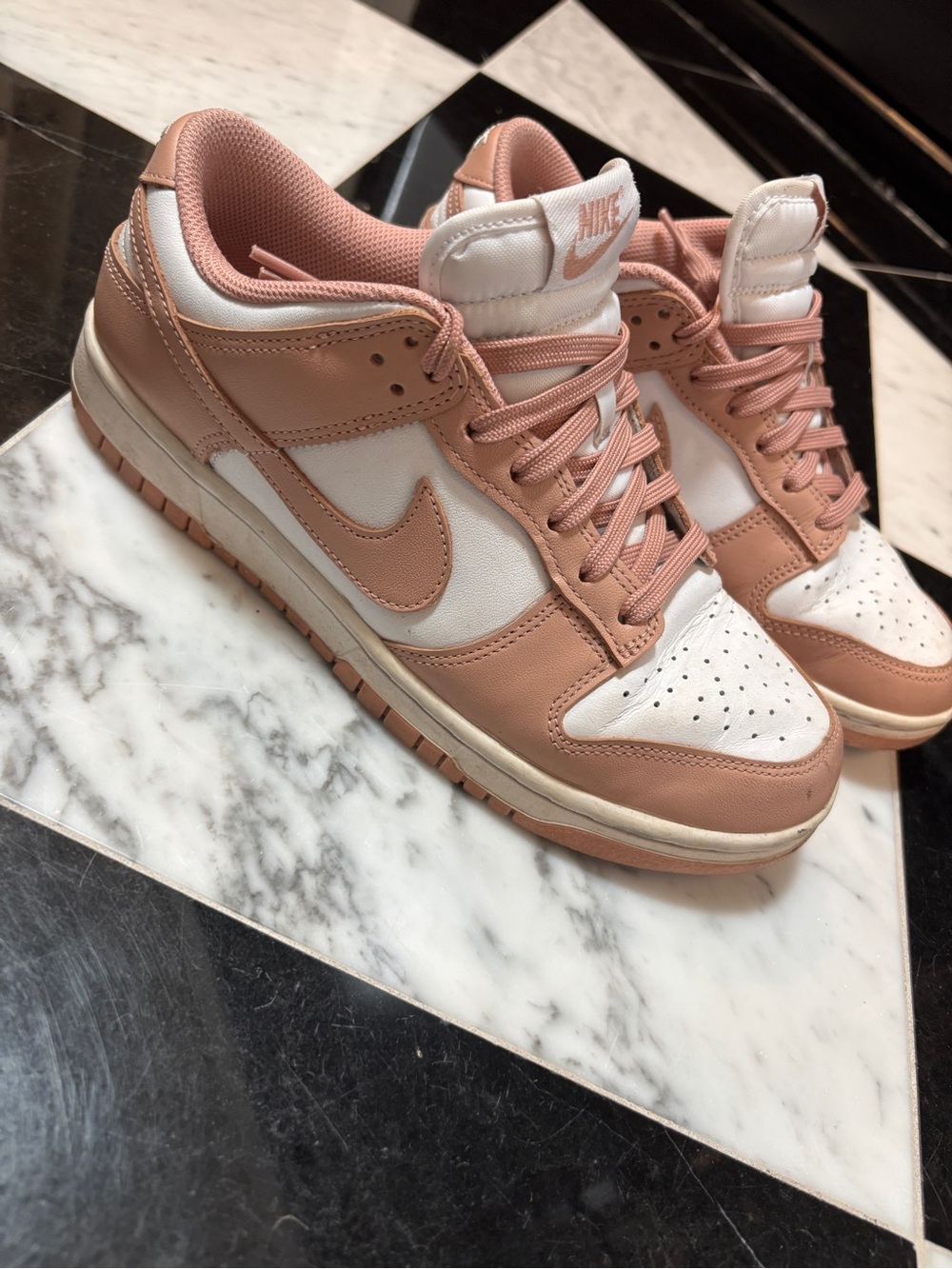 Nike dunk low pink